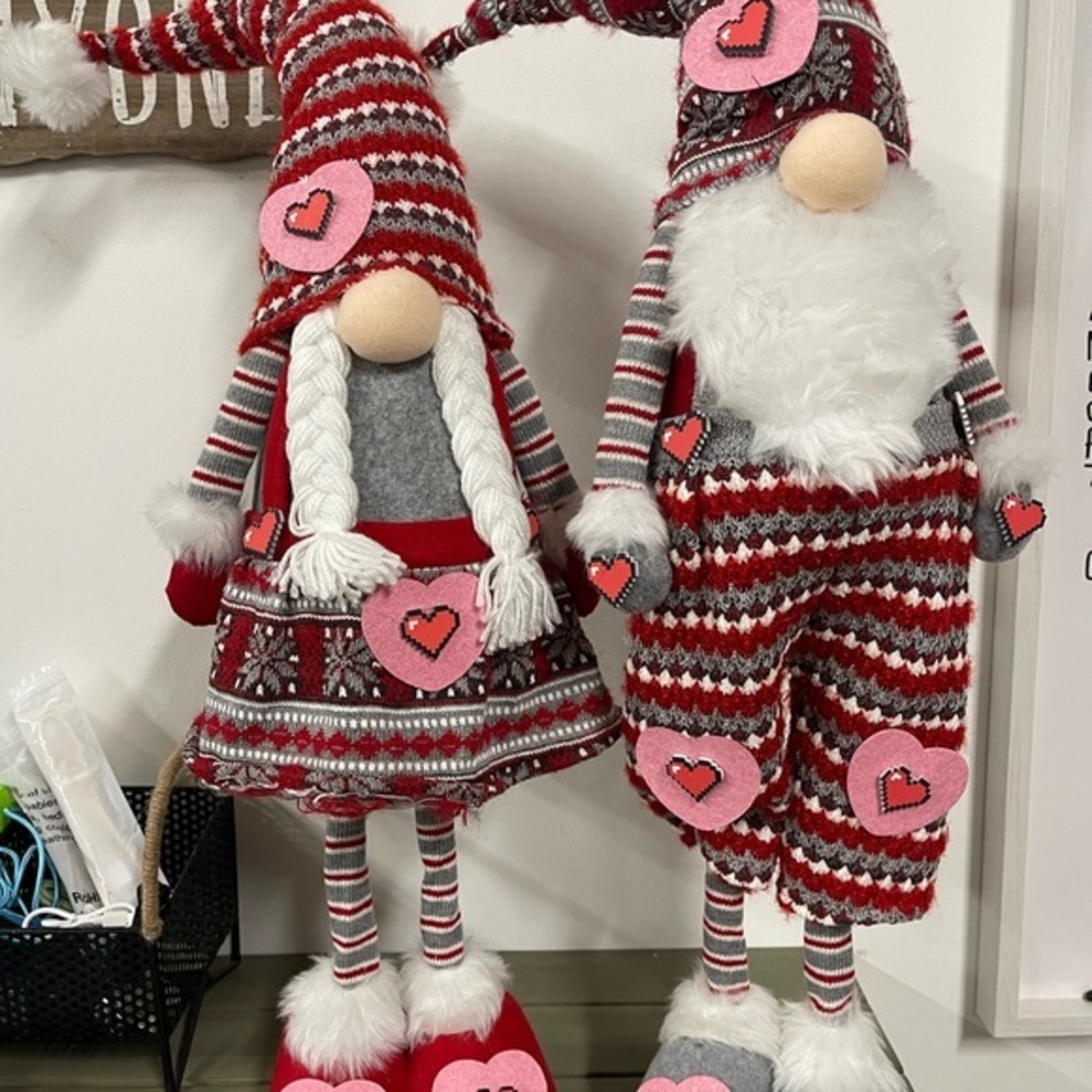 Festive Gnome Couple with Heart Accents